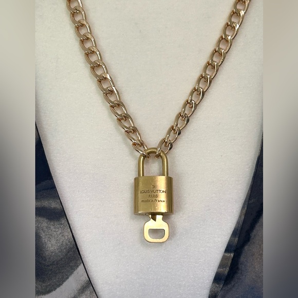 LOUIS VUITTON Padlock & Key Set #315 Vintage Gold Plated Pre-Owned - Picture 7 of 10
